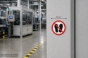 Naklejka BHP 15 cm - Zakaz wchodzenia w obuwiu z metalową podeszwą - P035